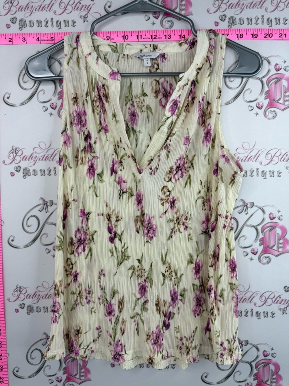 Reitmans tank top Cream Floral V-Neck Sleeveless Camisole with Pink Blossoms